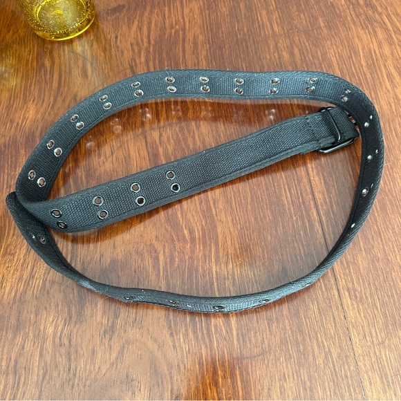 Torrid SZ 2 Black Canvas Belt with Grommet Details - Picture 1 of 2
